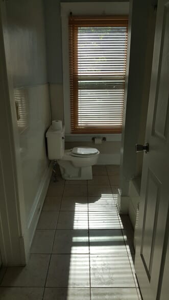 Upstairs Full Bathroom - 426 E Maumee St