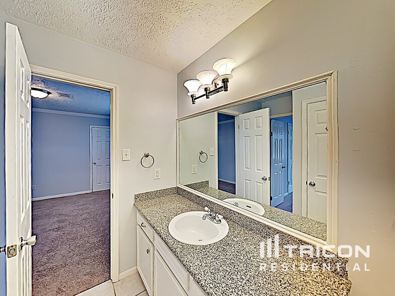 Building Photo - 5343 Kent Dr