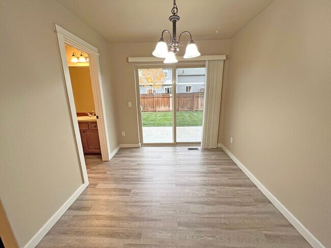 Building Photo - Three Bedroom in Four Corners, Water Included
