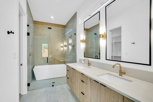 Building Photo - 1707 Nomas St