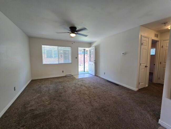 Building Photo - 802-804 Zenobia St