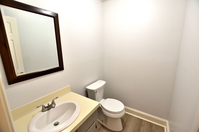 Building Photo - 1048 Ridgemeadow Ln