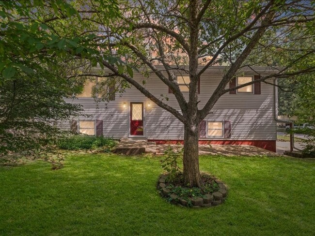Building Photo - Get $725 off your security deposit OR $250...