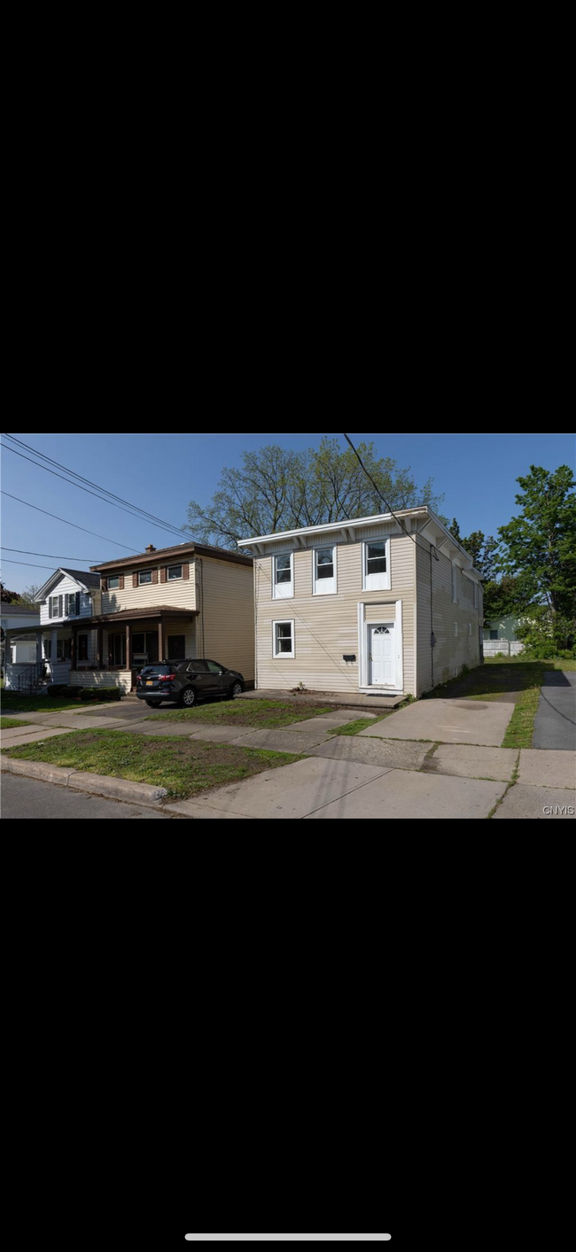 Building Photo - 170 W 8th St