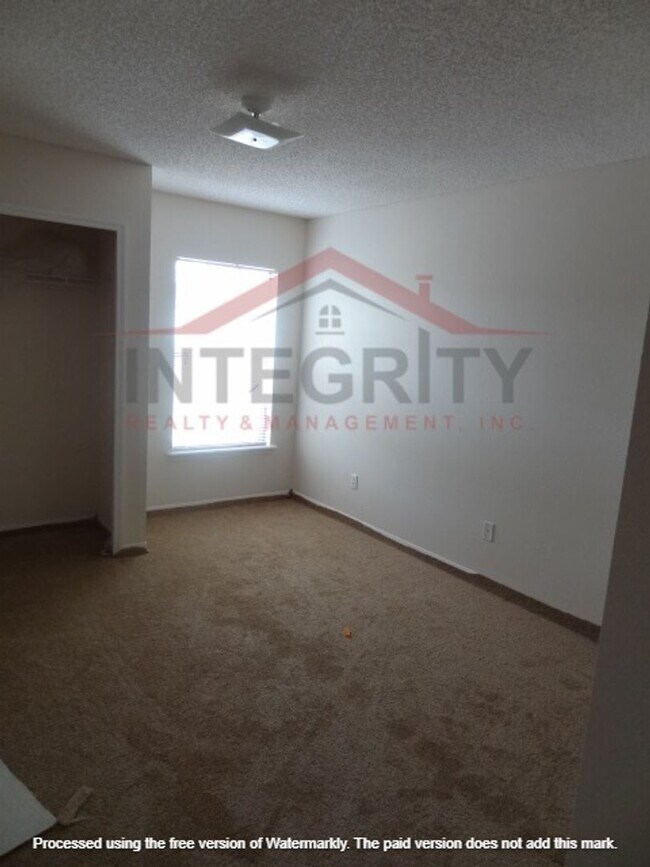 Building Photo - 3bed/2.5bath townhome in Jacksonville FL