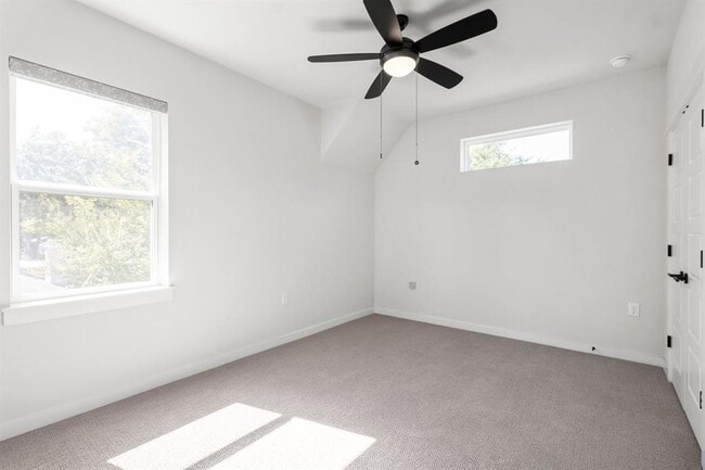 Building Photo - 2303 Rogge Ln