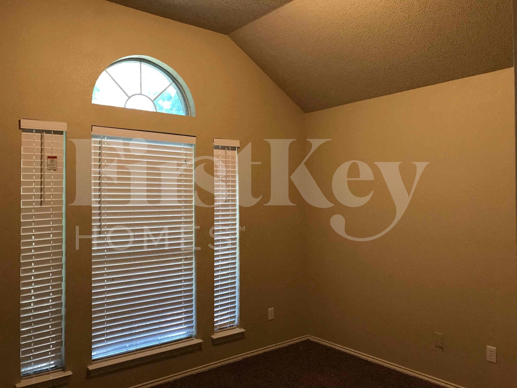 Building Photo - 1371 Gainsborough Way