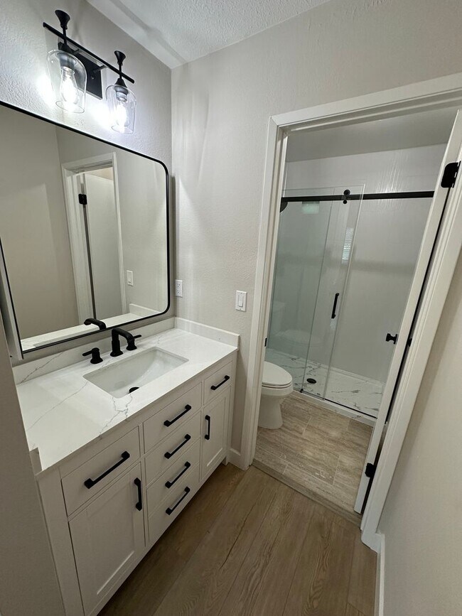 Building Photo - 3 Bed 2 Bath Single Family Home In Danvill...