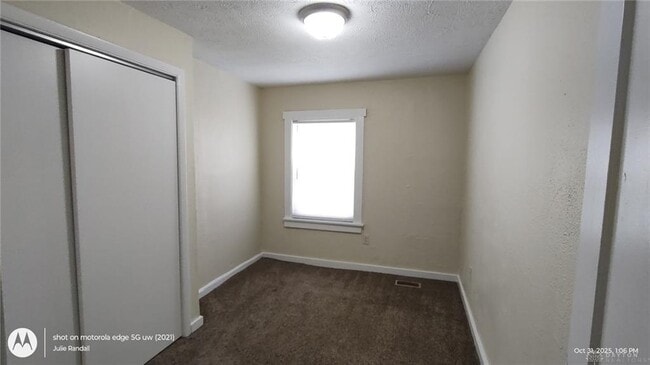 Building Photo - 2609 Lynhurst Ave