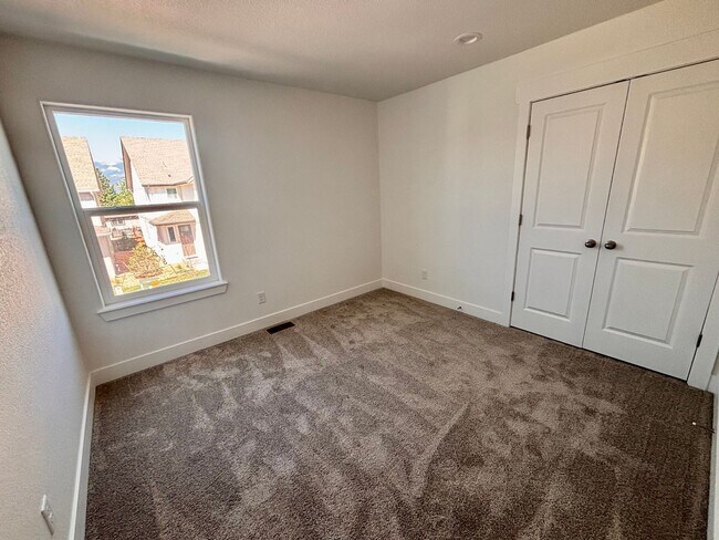 Building Photo - 1549 Tyram Grv