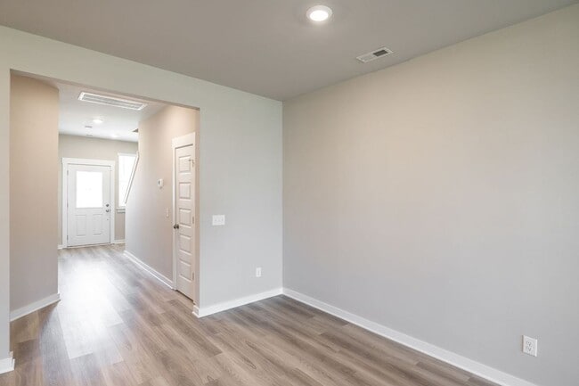 Building Photo - AVAILABLE NOW in Foxland Crossing