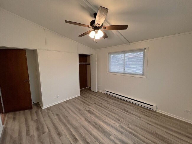 Building Photo - $2,300 | 5 Bedroom, 2 Bathroom HOUSE | Pet...