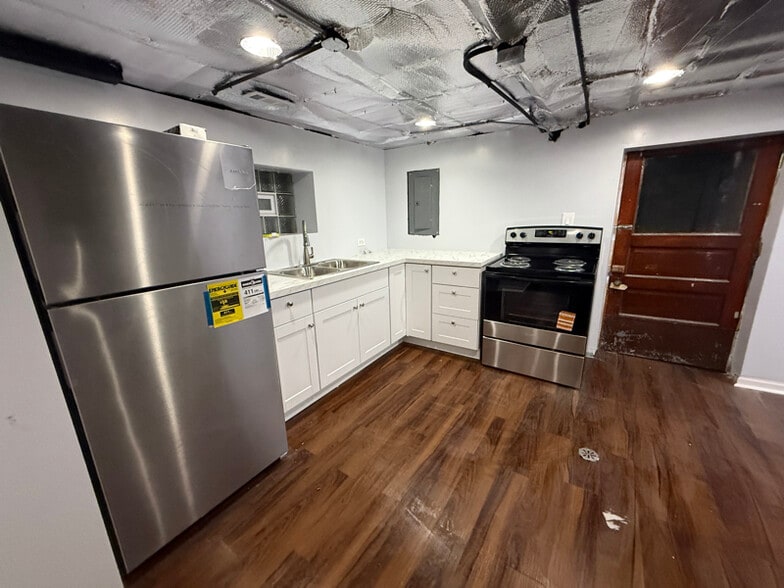 Building Photo - 1114 N Karlov Ave