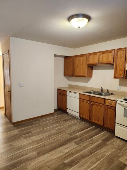 Building Photo - 28 Peartree Ln