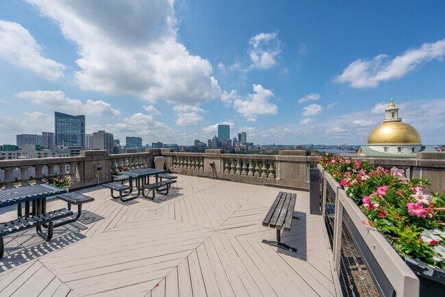 Building Photo - 19 Beacon St