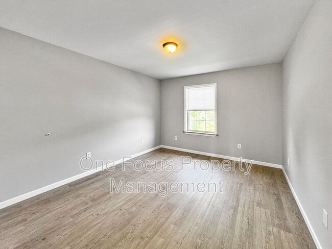 Building Photo - 218 Peach St