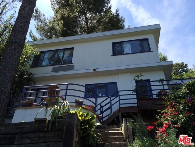 Building Photo - 6216 Temple Hill Dr