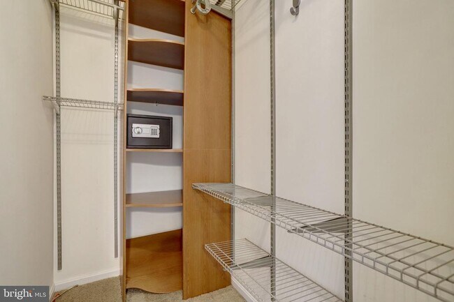 Building Photo - 7416 Spring Tree Dr