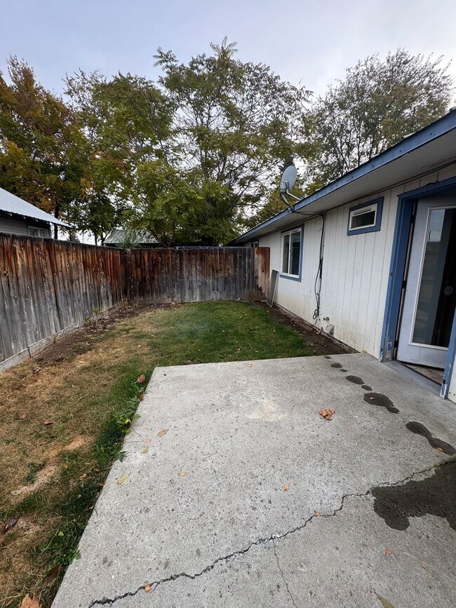 Building Photo - y90312