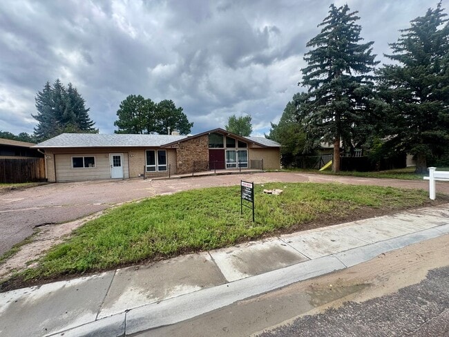 Building Photo - 5 bedroom Ranch home in North Colorado Spr...