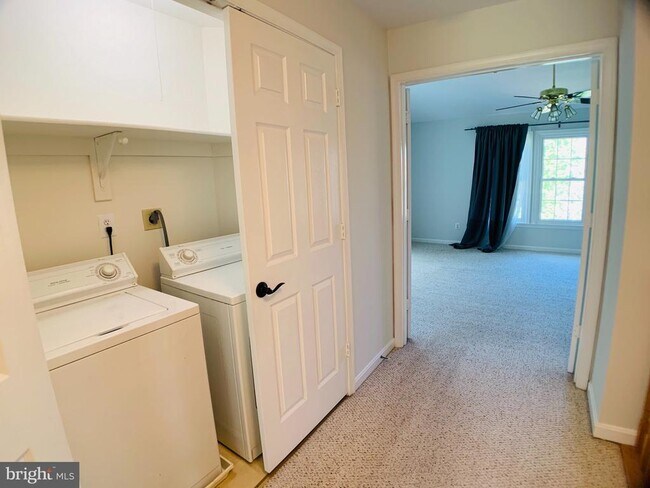 Building Photo - 10496 Courtney Dr
