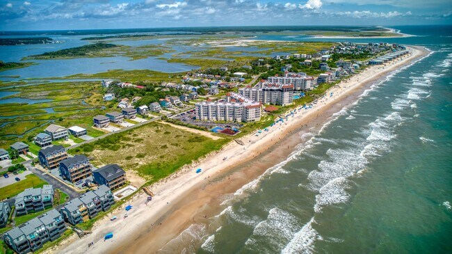 Building Photo - FULLY FURNISHED OFF-SEASON RENTAL STARTING MID-OCT