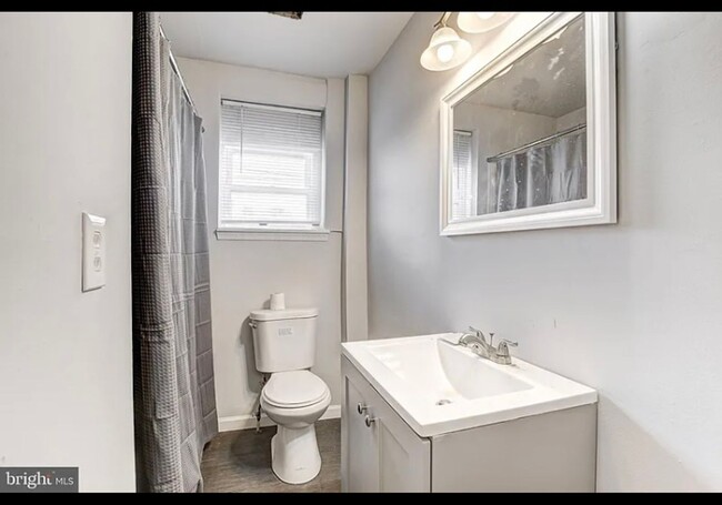 Building Photo - Welcome to the 3 Bed/2Bath Rowhome in Balt...