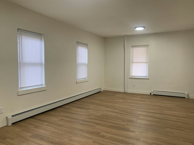 Building Photo - 436 Ripple St
