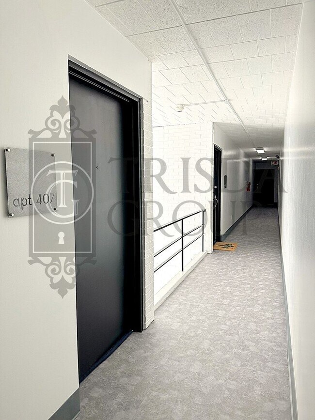 Building Photo - Move In Ready! North Hills School District, Parking, Updated 2 BR, Quartz Countertops, AC, Laundr...