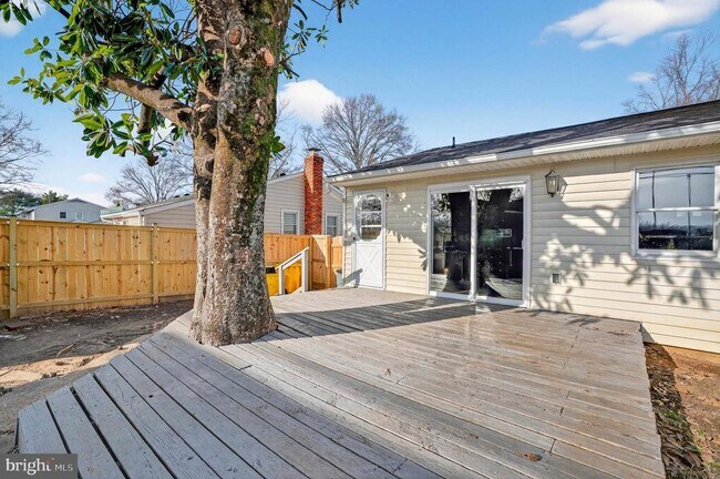 Building Photo - 927 Juliet Ln