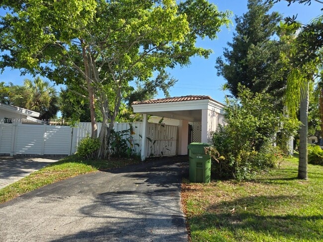 Building Photo - 1152 Bayview Dr