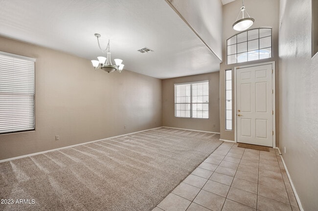 Building Photo - 1453 E Saragosa St