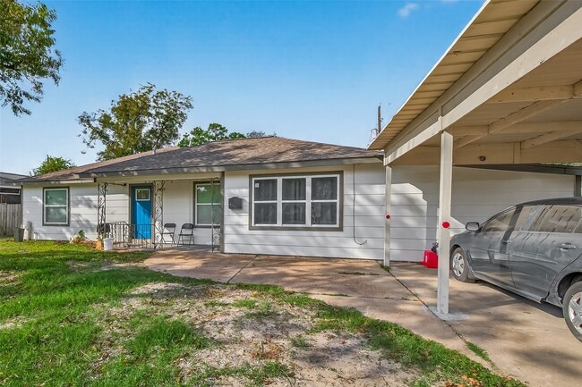 Building Photo - 5613 Dorothy Ann Dr