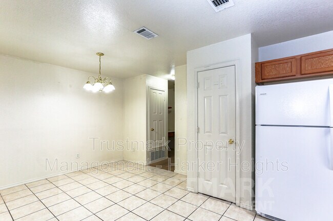 Building Photo - 4907 John David Dr