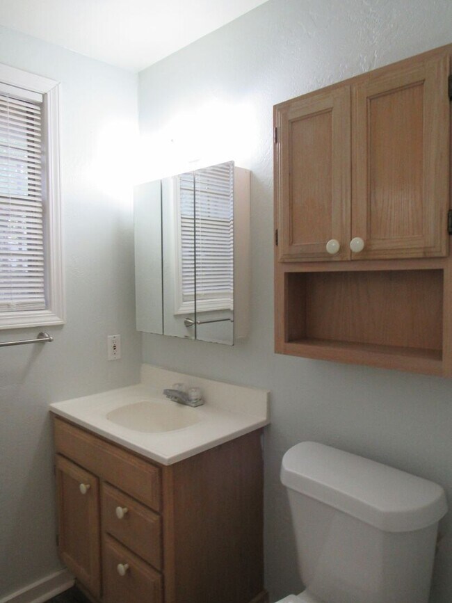 Building Photo - 1 Bedroom in Monte Vista