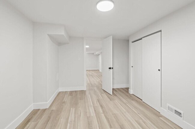 Building Photo - 2511 Baywood St