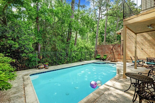 Building Photo - 201 Vanderpool Ln