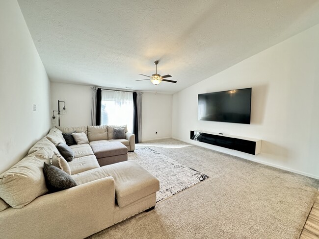 Building Photo - 3235 Sandwalk Dr