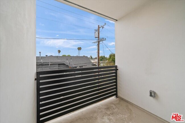 Building Photo - 4922 S Centinela Ave