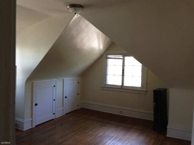 Building Photo - Studio, 1 bath  - 121 Madison Ave SE Apt 11