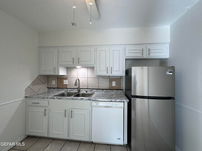 Building Photo - 6713 Escondido Dr