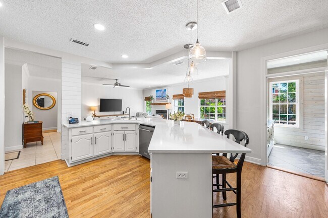 Building Photo - 220 Seabreeze Cir