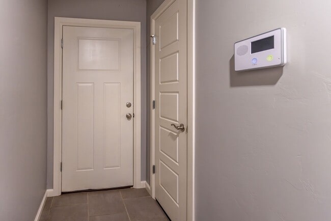 Building Photo - Single Family Home