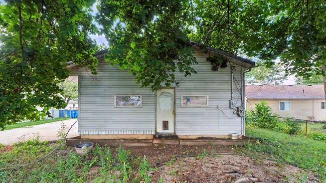 Building Photo - New 3 bedroom listing!