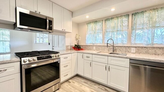 Building Photo - 2340 University Ave