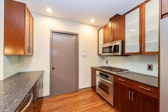 Building Photo - 1 bedroom in Seattle WA 98121