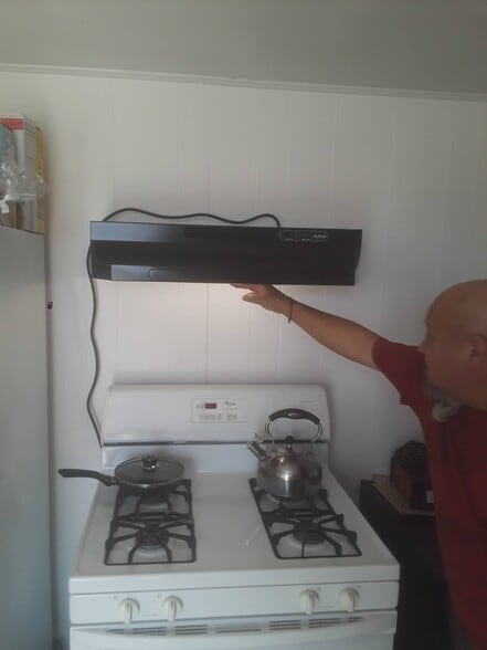 kitchen stove - 1503 E Avenue Q6