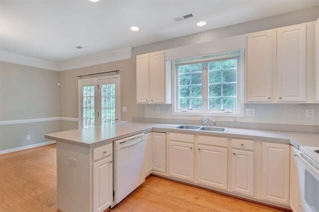 Building Photo - Bright Townhouse Available in Forest Lakes