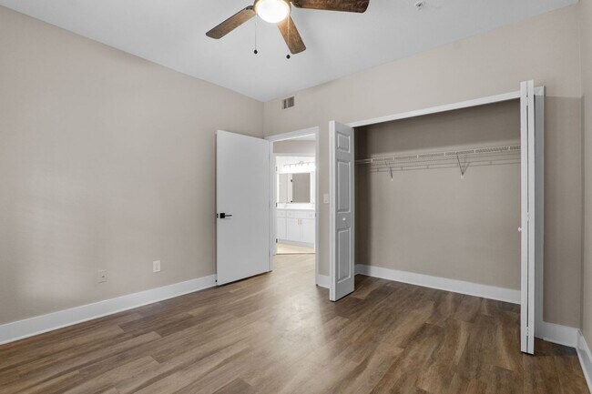 Building Photo - Newly Renovated 2-Bedroom Corner Unit in G...
