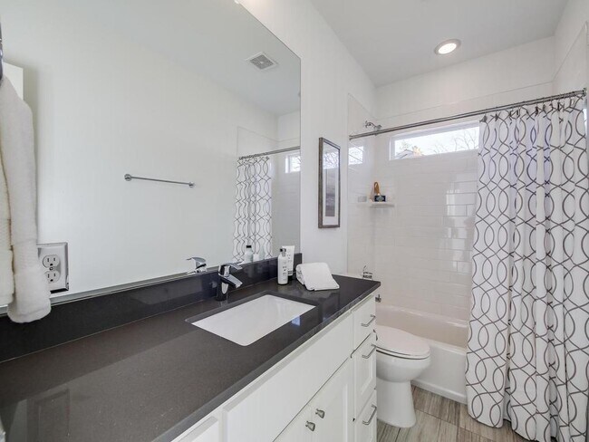 Building Photo - 5600 William Holland Ave